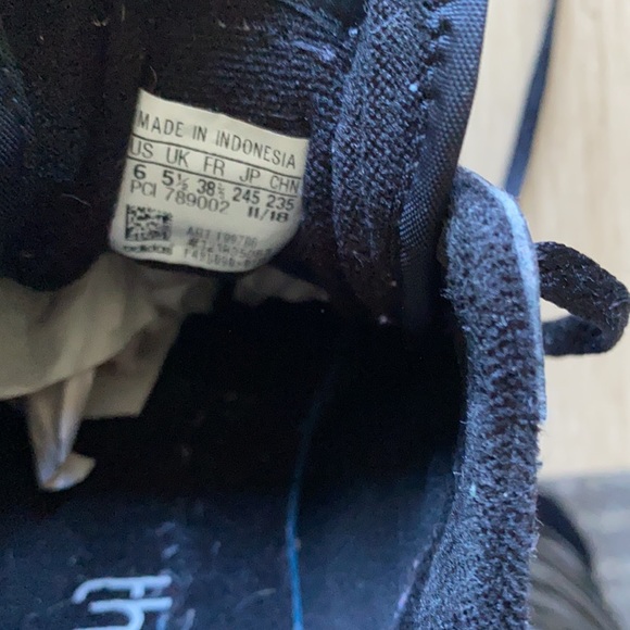 ❤️SOLD❤️ Adidas Classic Lace Up Shoes Black/ Red Leather US 6 Pre Owned EC - Picture 8 of 8